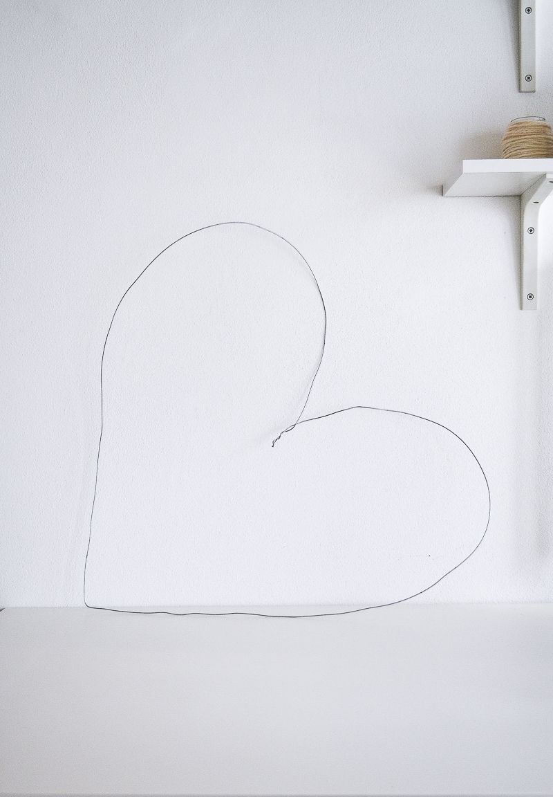 用来DIY墙壁情人节装饰的电线